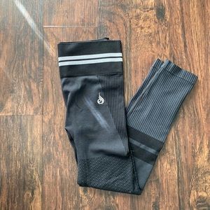 NWOT Ryderwear Black Legging Size Small